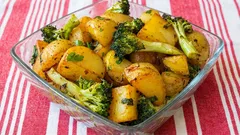 Brócolis e batata cremosos em uma única panela: um almoço rápido que sempre dá certo