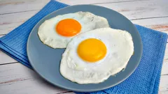 Porque é que os endocrinologistas preferem ovos mexidos a aveia ao pequeno-almoço?